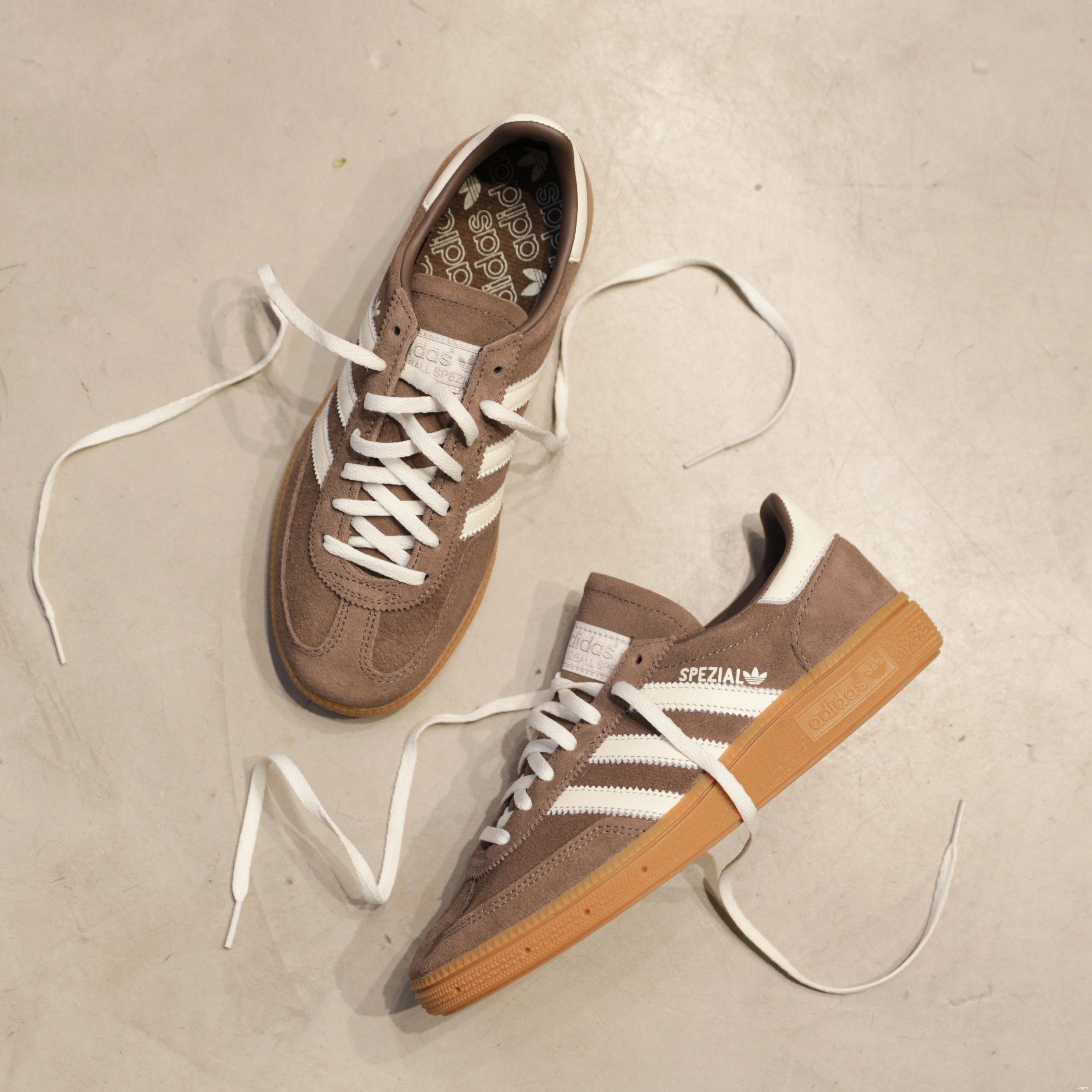 Strata Spezial W Handball Earth Gum adidas 0810